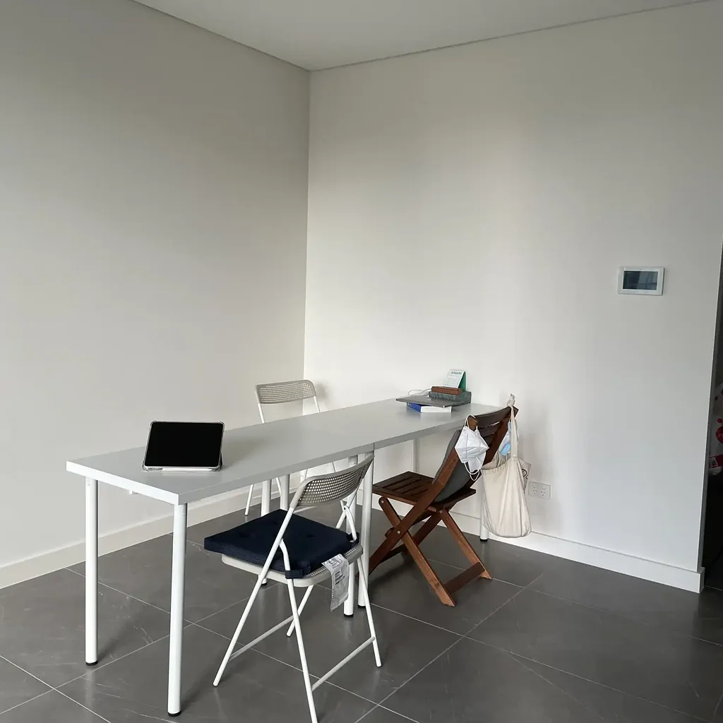 1 BEDROOM APARTMENT WITH STUDIO FOR LEASE!