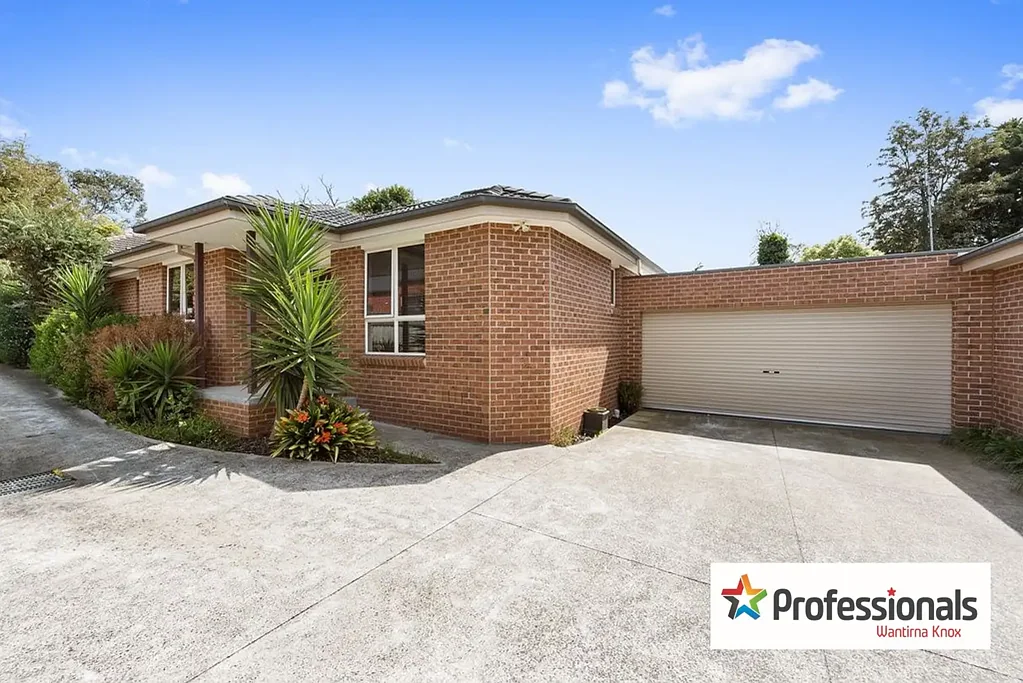 ENJOY EFFORTLESS LIVING, WALK TO TRAIN STATION