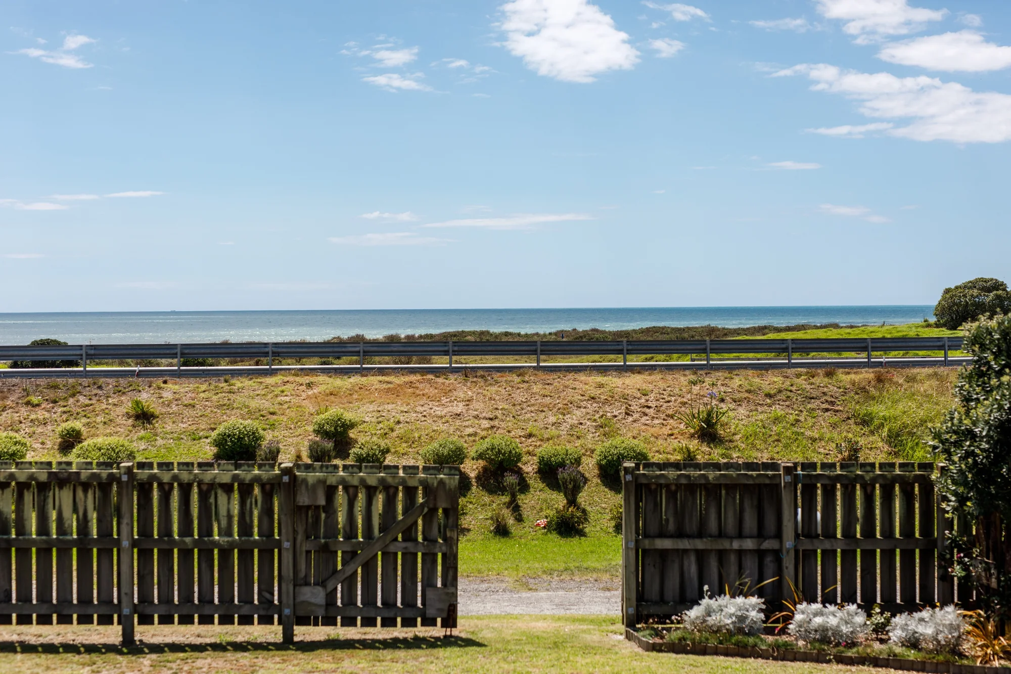 Opotiki and Surrounds 3房  Modern beach house with sea views