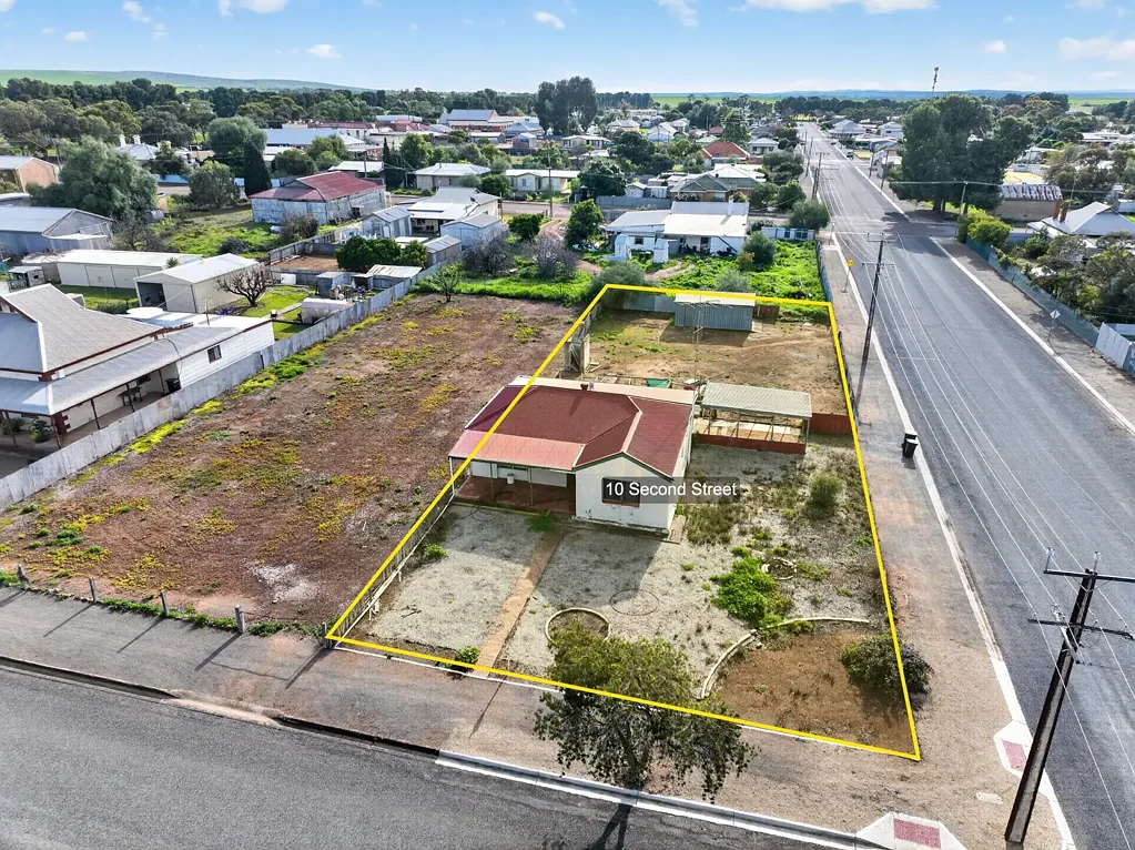 Snowtown 3Phòng ngủ Second Street Opportunity with Endless Potential