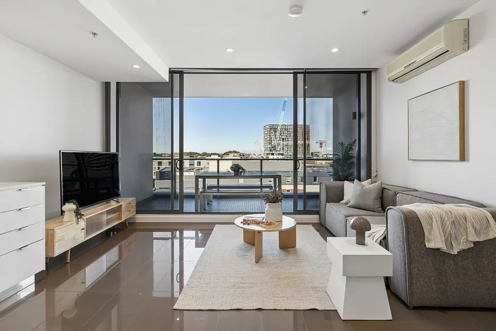 Waterloo 1कमरा SPACIOUS 85M² EAST-FACING SPLIT-LEVEL APARTMENT IN 'DIVERCITY'