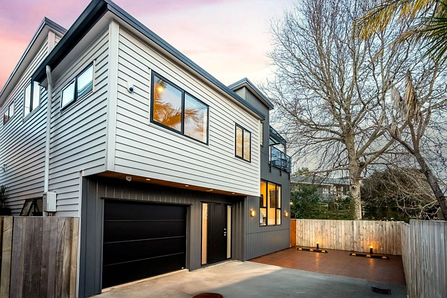 57E Hogans Road, Glenfield, North Shore City