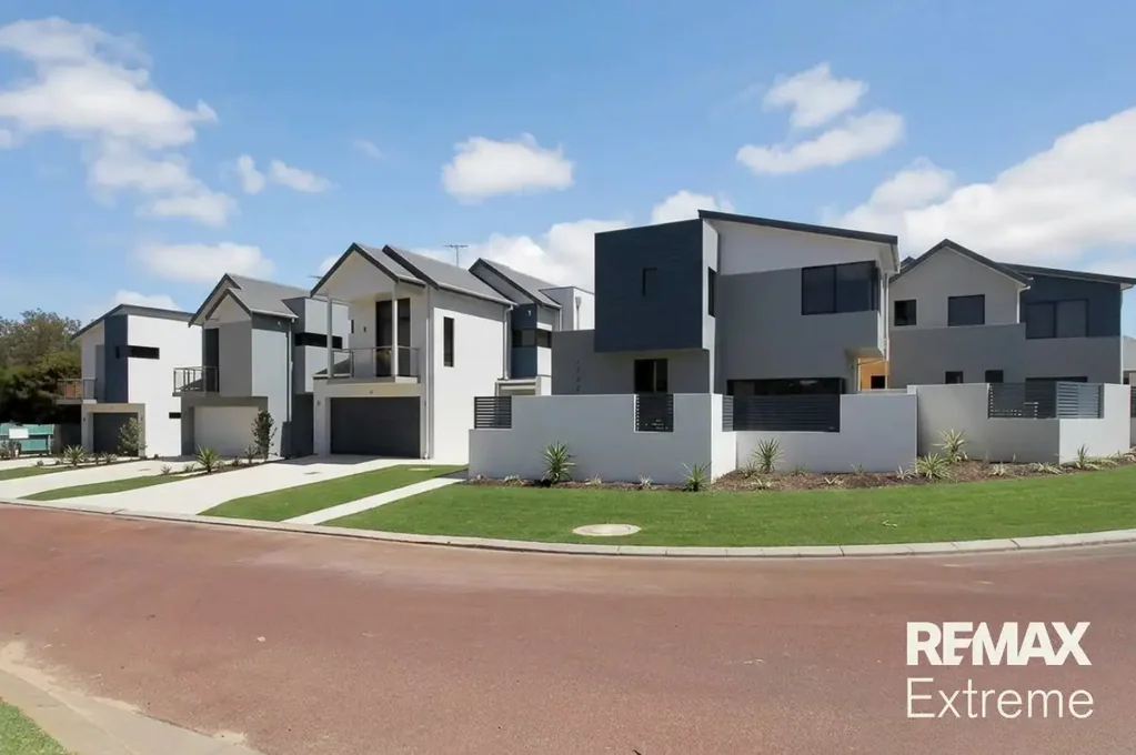 LOW MAINTENANCE PROPERTY WITH A COASTAL LIFESTYLE!