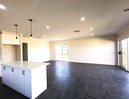 24 Octagonal Street, Cranbourne East, VIC 3977, 3 phòng ngủ, 2 phòng tắm, House