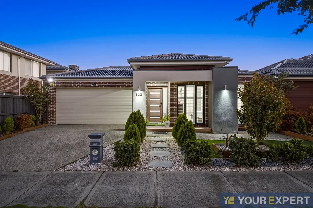100 Deoro Parade, Clyde North, VIC 3978