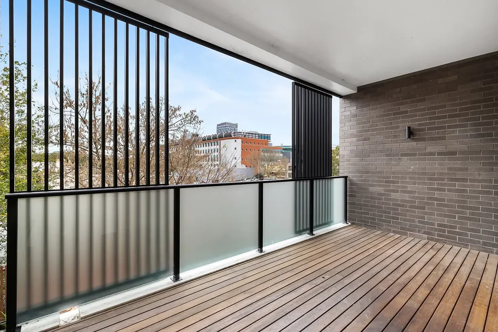Designer Apartment with Parking in Prime Location - 'New Life'