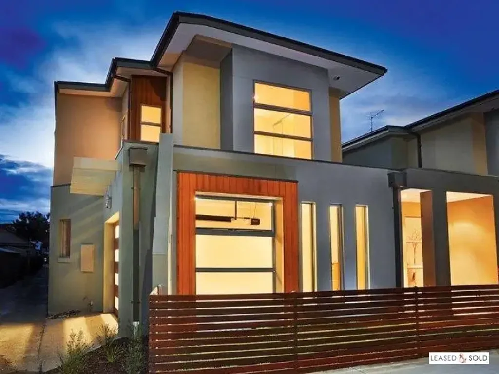 SIMPLE TOWNHOUSE!