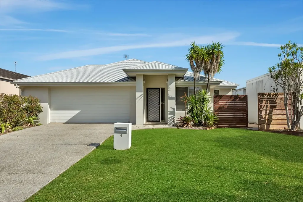 Renovated Family Home close walking distance to Meridan State College
