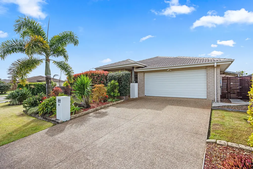 8 Blaxland Road, Urraween, QLD 4655