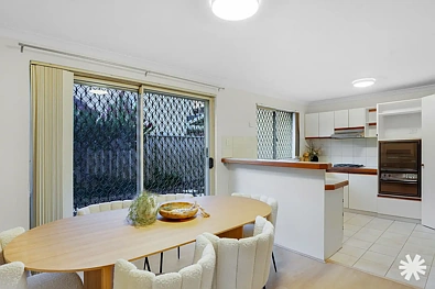 Unit 3/124 ROBERT STREET, COMO, 4 Kuwarto, 2 Banyo, Townhouse