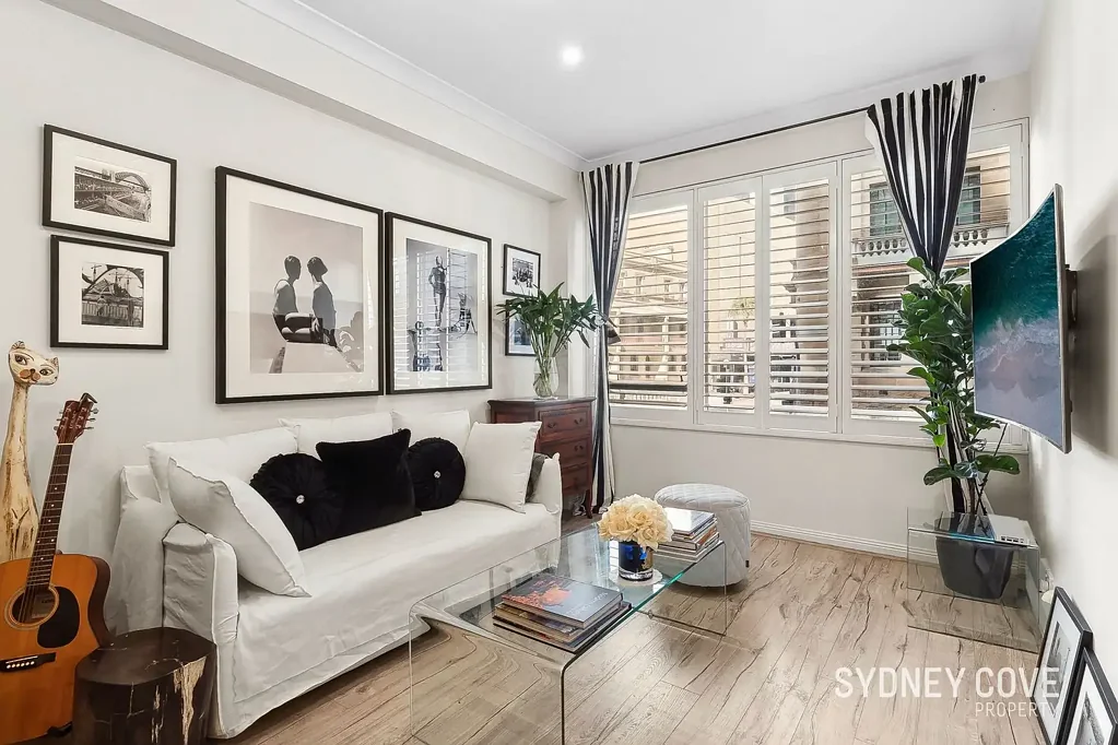 IMMACULATELY RENOVATED, PRIME POSITION ONE BEDROOM APARTMENT IN BRIDGEPORT | Furnished