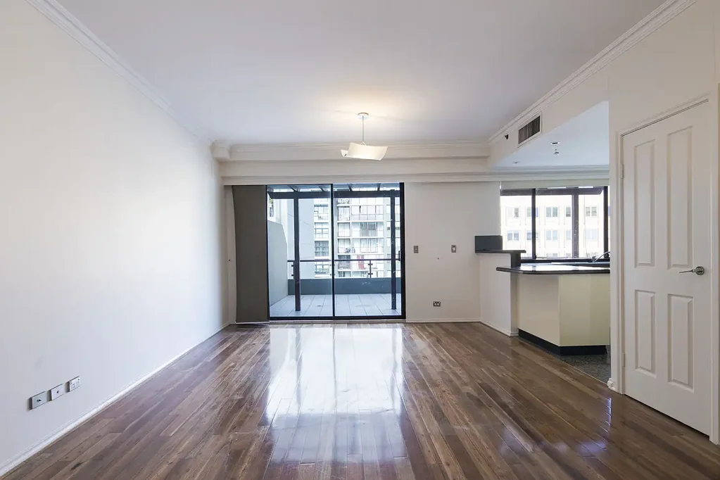 Unfurnished apartment in Paramount building
