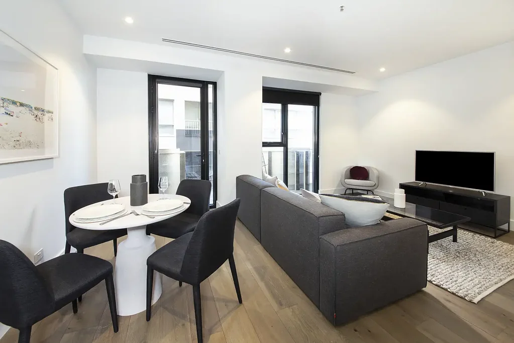 LUXURIOUS FULLY FURNISHED APARTMENT WITH STUNNING VIEWS!