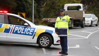 又遇到大堵车了？因为早上出了三起车祸
