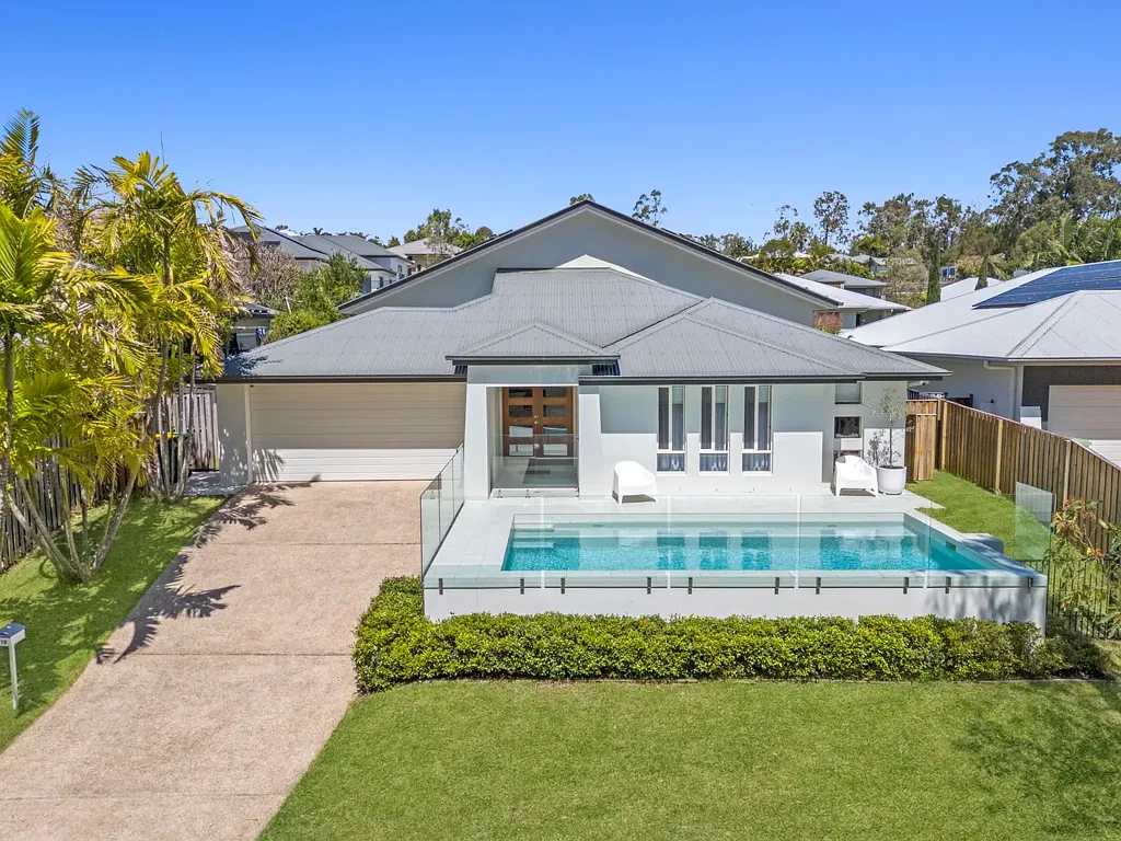 Reedy Creek 4Kwarto Large Family Home With Pool On 642m2 Block