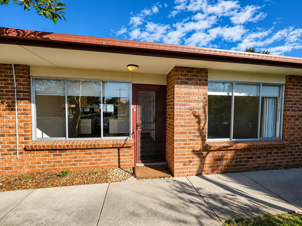 Stylishly Renovated Unit with Private Courtyard