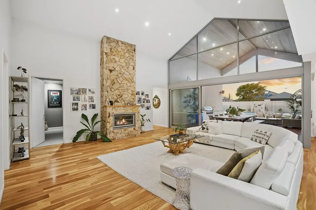 The Vines 4房  A Custom-Built Family Home Made for Entertaining, Inside and Out