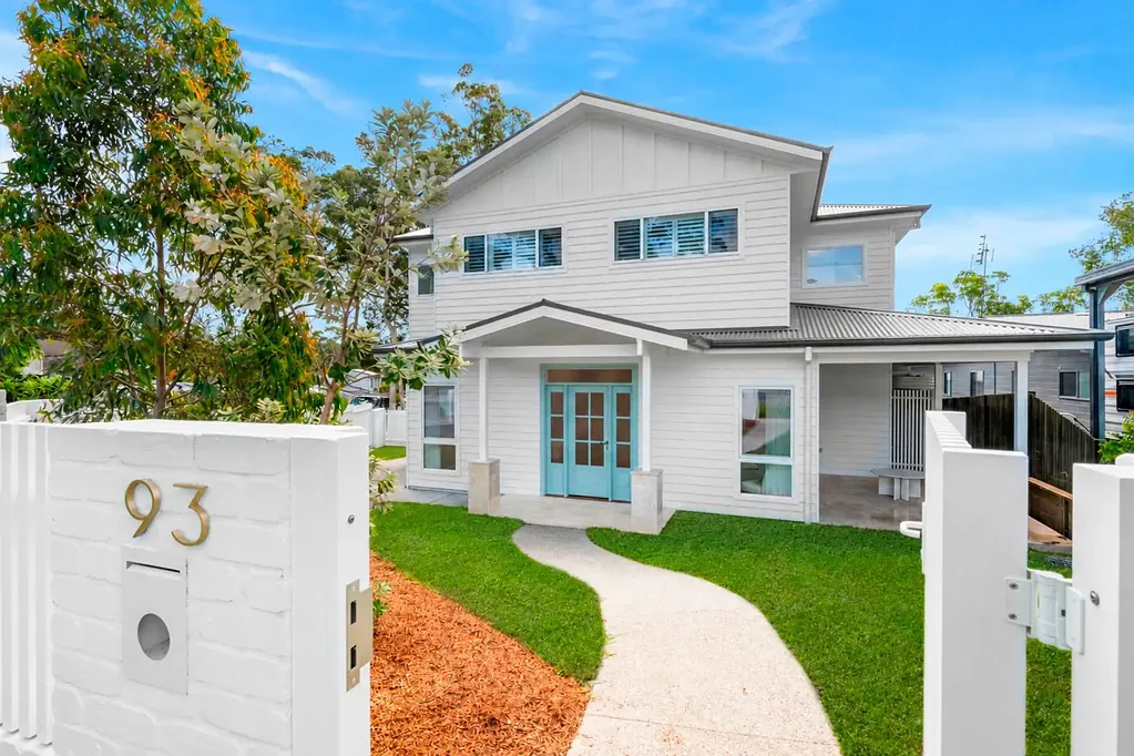 Bateau Bay 4房  Brand New Home With All The Benefits – Turnkey Luxury Opportunity In East Bateau Bay – Designed For Lifestyle