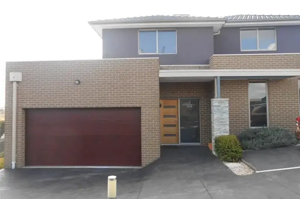 Modern Home in Quite Location!