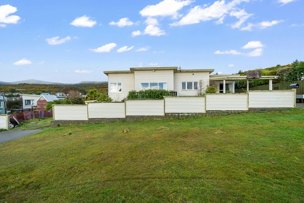 Bluff 3कमरा A Home With Potential on the Hill