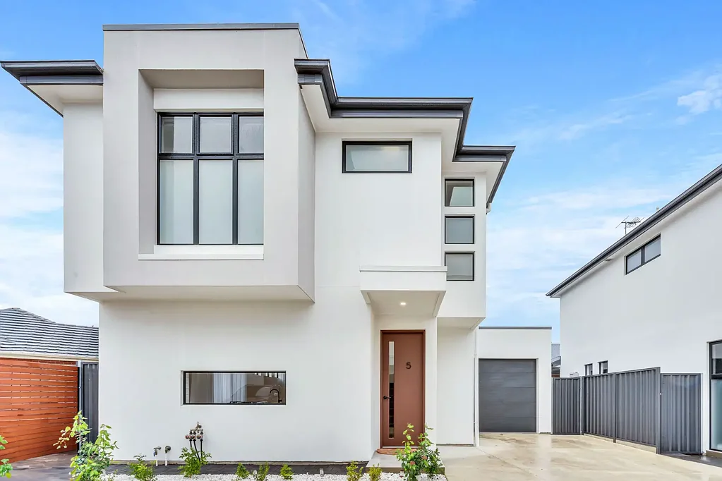 Executive Living with Modern Comfort and Style