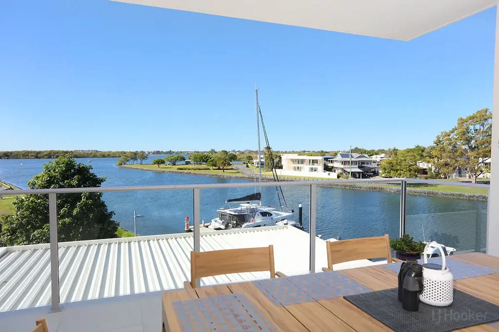 Hope Island 3ਬੈੱਡਰੂਮ Stylish Waterfront Living with Breathtaking River Views
