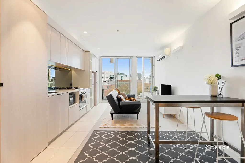 FURNISHED APARTMENT IN A PRIME INNER-CITY LOCATION