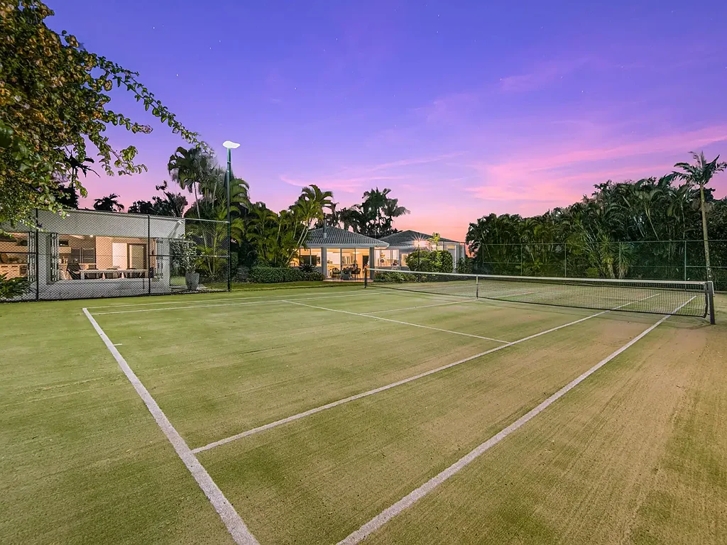 Mount Ommaney 5ਬੈੱਡਰੂਮ Resort-Style Entertainer in Prestigious Mount Ommaney Pocket