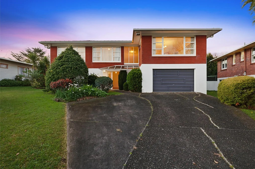 Te Atatu South 4Habitaciones A Big Family Home With Room to Reimagine