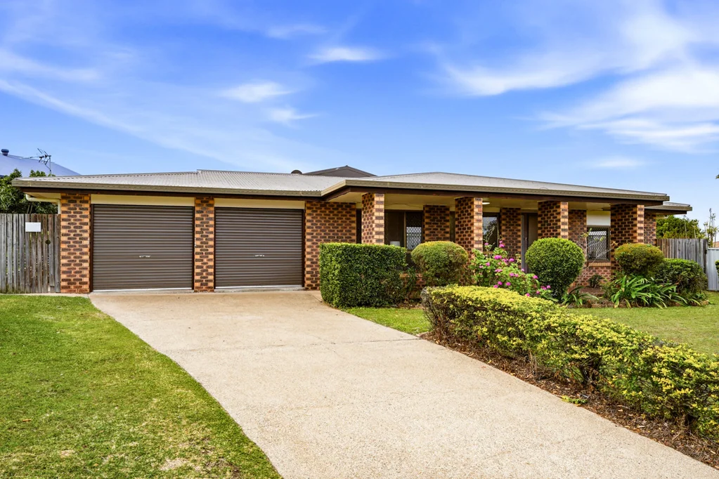 Sunnybank Hills 4બેડરૂમ Entertain Year-Round, Stroll to Two Shopping Towns, and Settle into Queensland's Top School Catchment