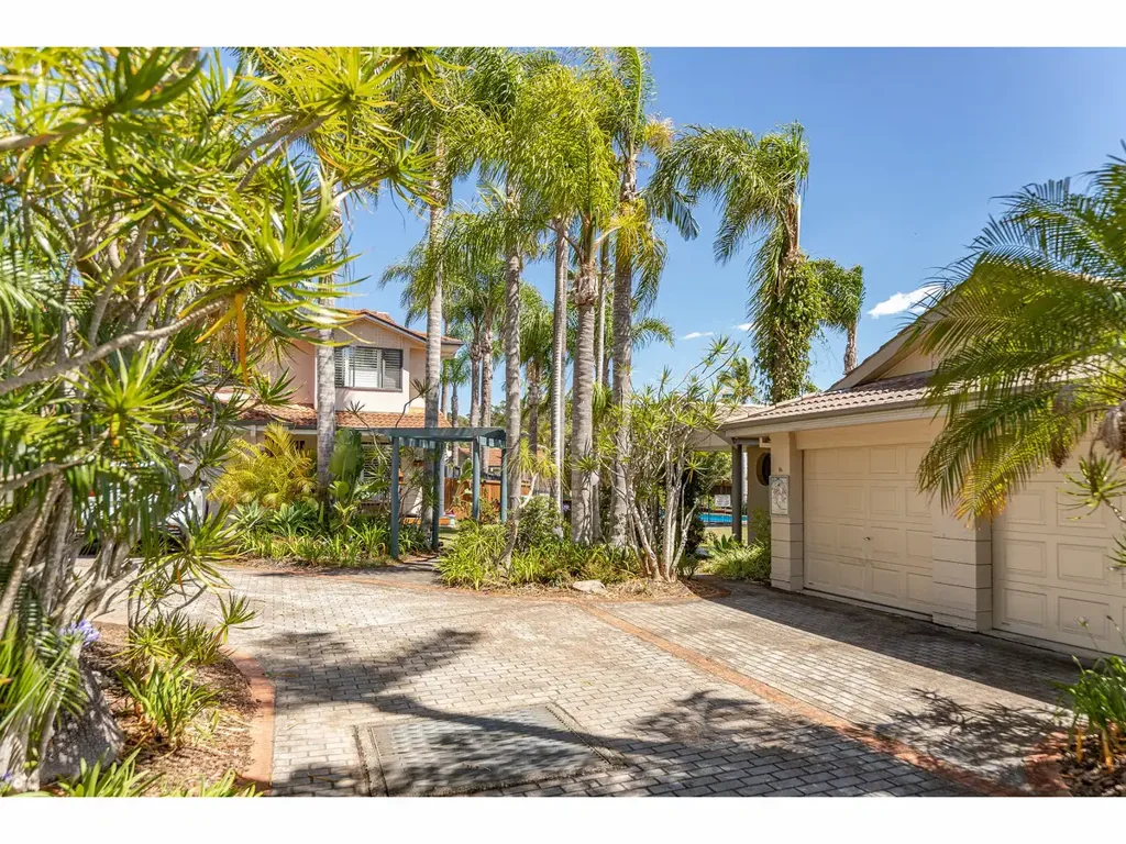 16/2 James Foster Drive, Black Head, NSW 2430