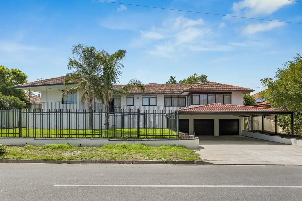 11 Sunnyview Crescent, Ridgehaven, SA 5097
