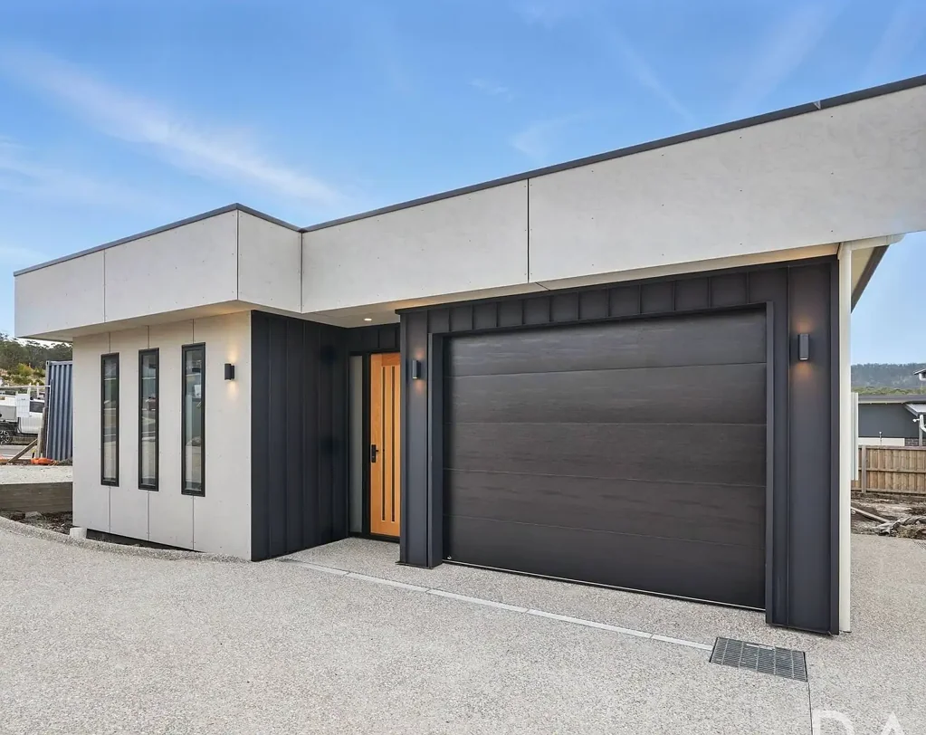 1&2/48 Burgundy Road, Howrah, TAS 7018