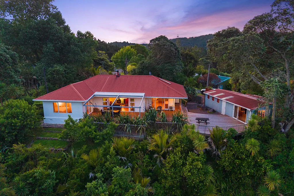 77 Minnehaha Avenue, Titirangi, Waitakere City, Auckland