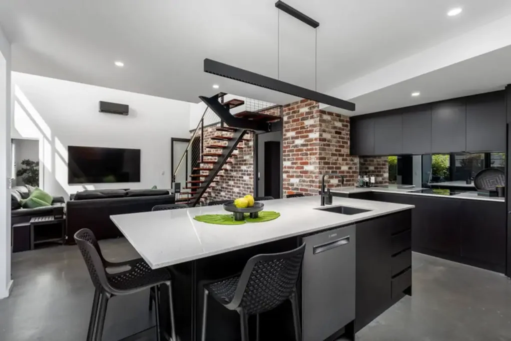 Central location - 6 Month Lease Only