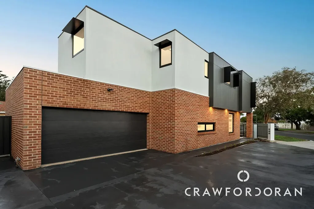 Croydon Park 3침실 A Brand New, No Fuss Townhouse with an Architectural Edge.