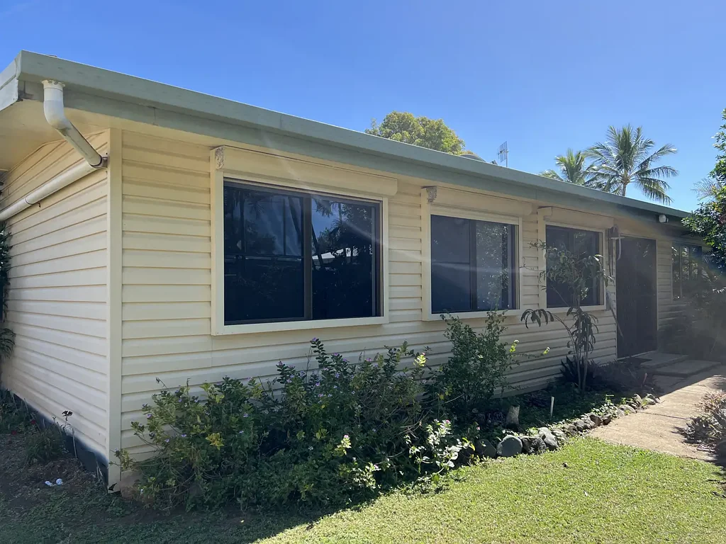 QUIET HOME WITH BEACH ACCESS