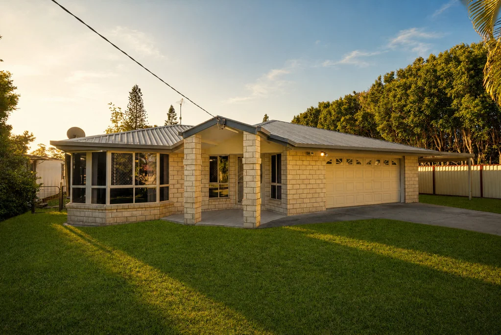 Ningi 4房 一个罕见的Ningi机会 - 双重居住，多个棚屋 & 无限潜力 A Rare Ningi Opportunity – Dual Living, Multiple Sheds & Endless Potential
