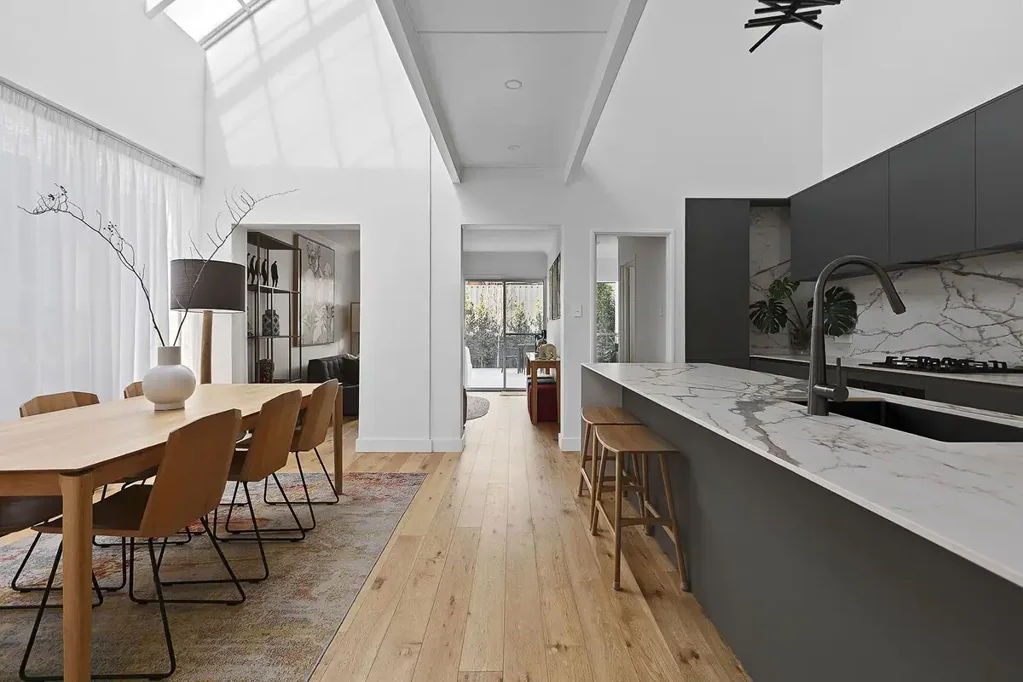 North Perth 3房  Modern, Light-Filled Living