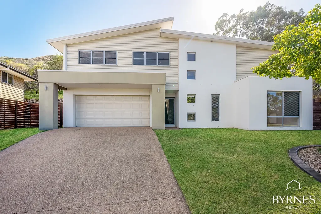 Kirkwood 4房  EXECUTIVE TWO-STORY HOME ON 1,119M2 BLOCK WITH MEDIA ROOM