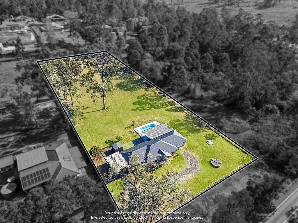Cedar Vale 3Kwarto Country Luxury Living with Pool, Privacy & Abundance of Space on 1.5 Acres