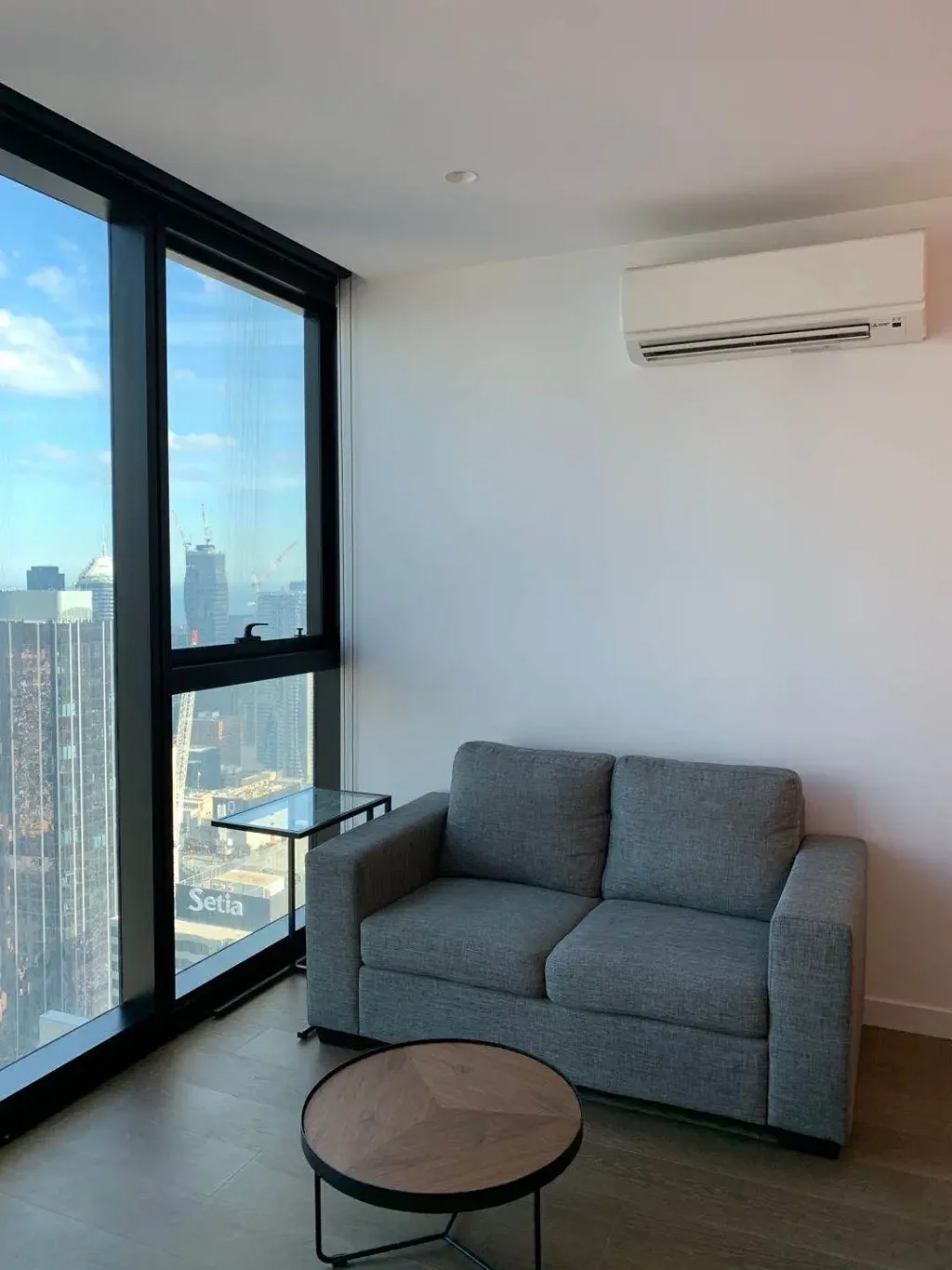Fully Furnished 2B+2B Apartment in Victoria One Building