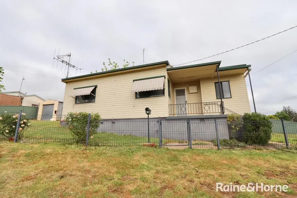 CLOSE TO SCHOOLS- Available 10.7.2026