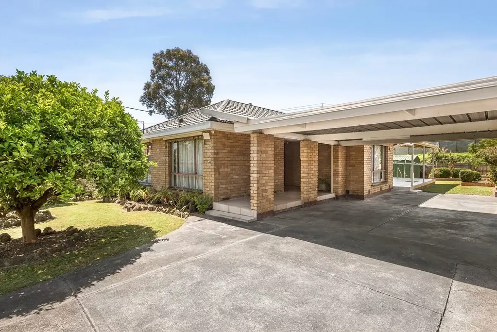 MULGRAVE’S HIDDEN GEM – SPACIOUS FAMILY HOME WITH TIMELESS CHARM!