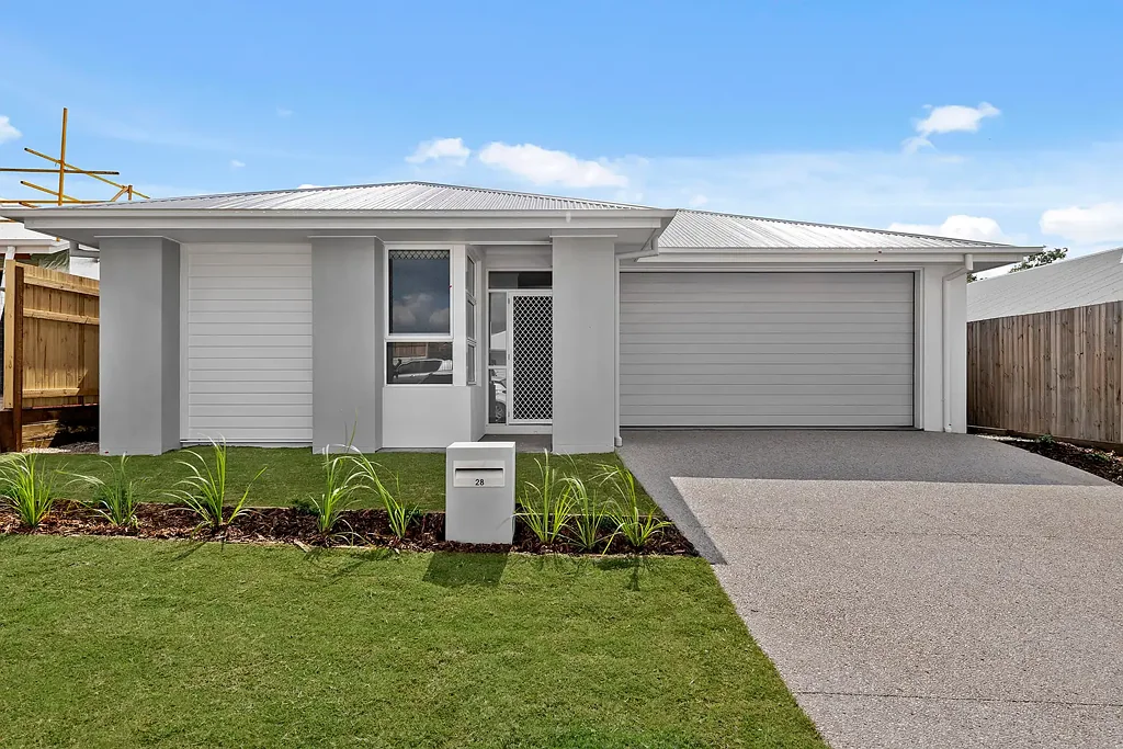 FAMILY HOME IN SANCTUARY ESTATE!