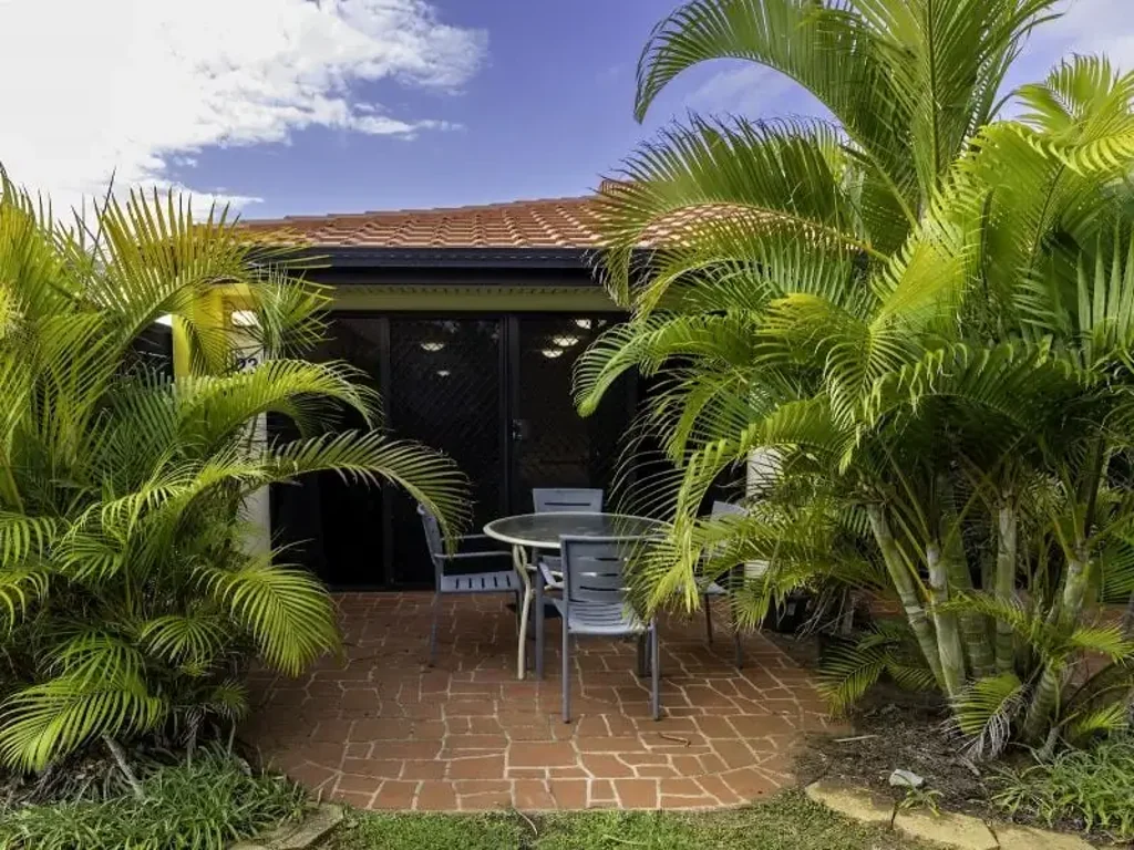 Coral Cove 1कमरा Turnkey Corner Villa – Golf, Ocean & Strong Returns!