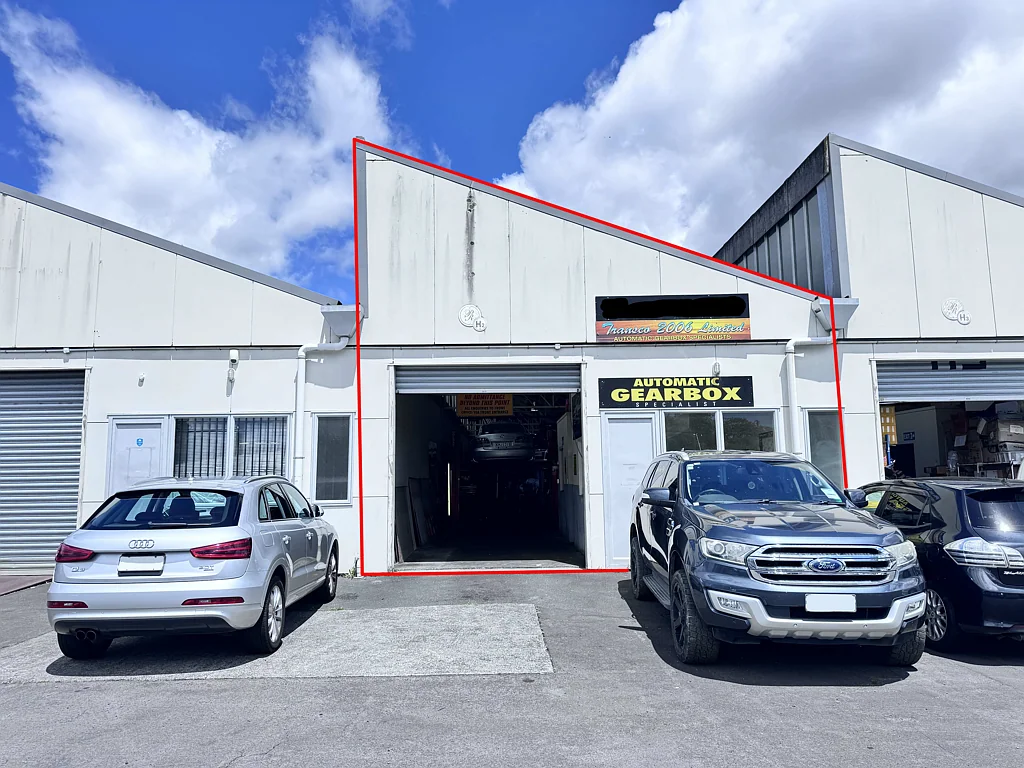 New Lynn Handy Warehouse in Central of Newlynn