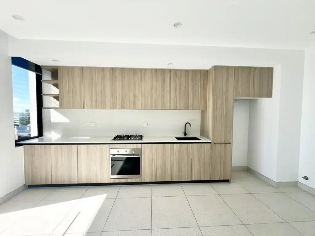 NEAR NEW LUXURIOUS DESIGNER 1 BED 1 BATH 1 PARKING APARTMENT IN BONDI JUNCTION