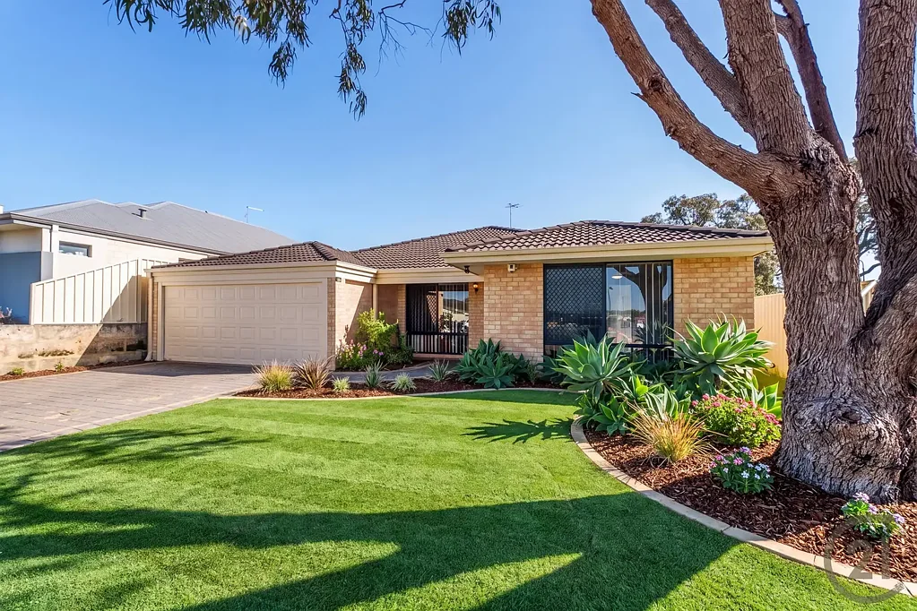 Lakelands 4 Bedroom Spacious Family Home in Lakelands