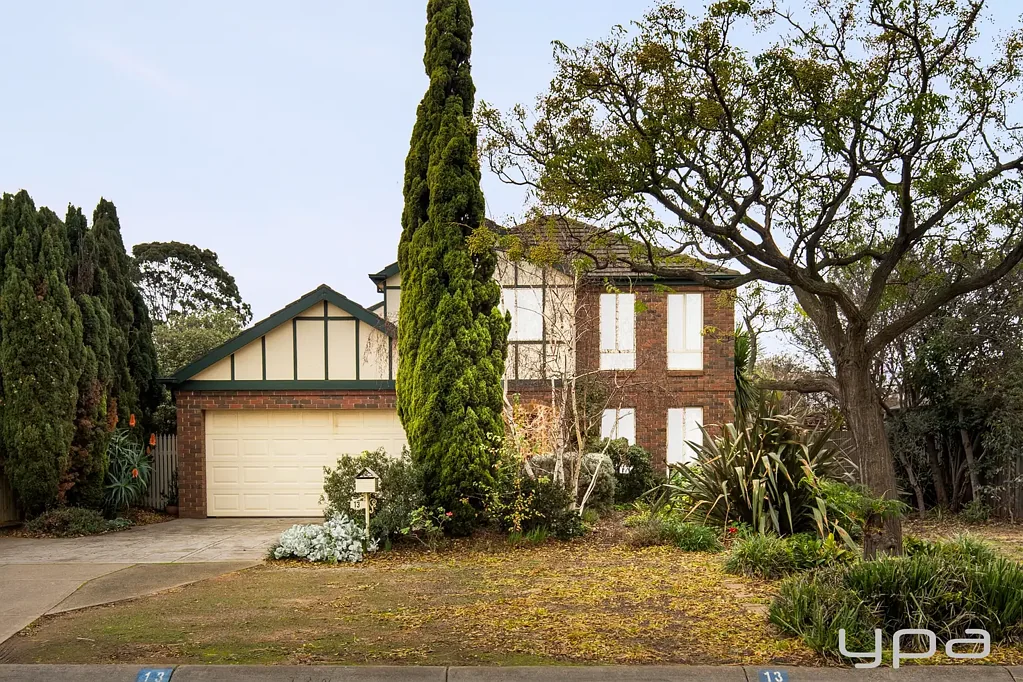 Werribee 4房 宽敞674sqm地块 优越Werribee区位 步行便捷生活 三卧舒适设计 开放式厨餐区 多处户外空间 双车库带通道 高品质设施齐全 GRAND FAMILY LIVING IN A PRIME CENTRAL WERRIBEE LOCATION!